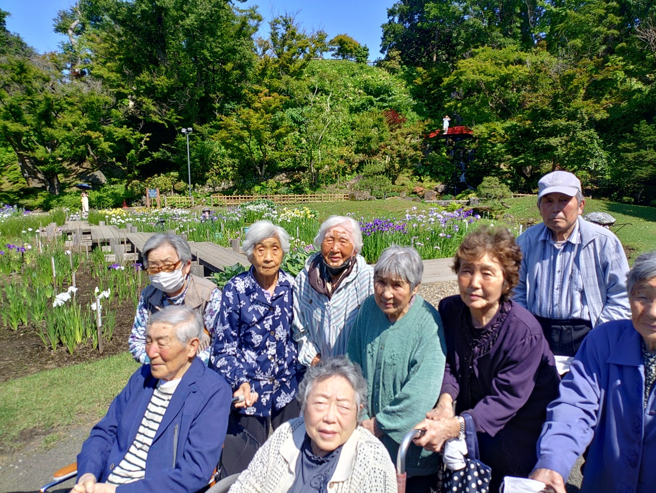 藤田記念庭園へ余暇外出（サンアップルホームデイサービスセンター浜の町）