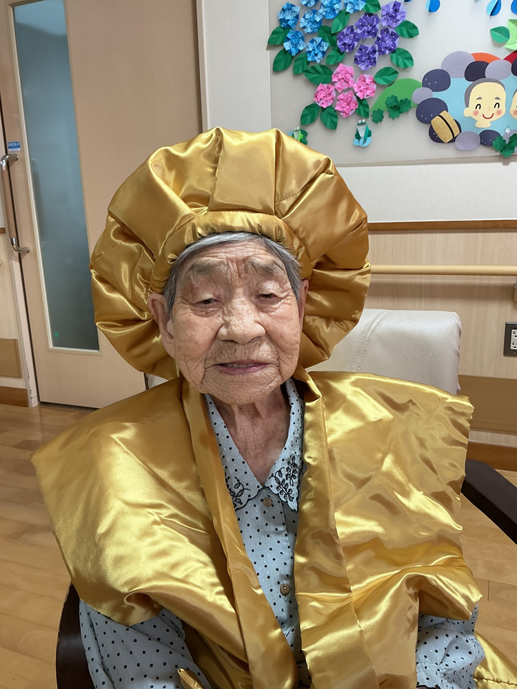 百寿のお祝いをしました（グループホームアップル）